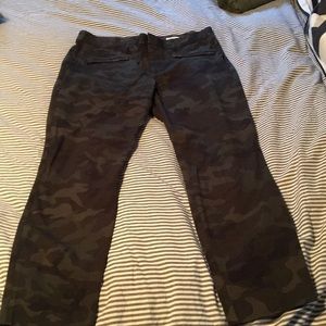 Women’s Gap Camo pants sz 10R